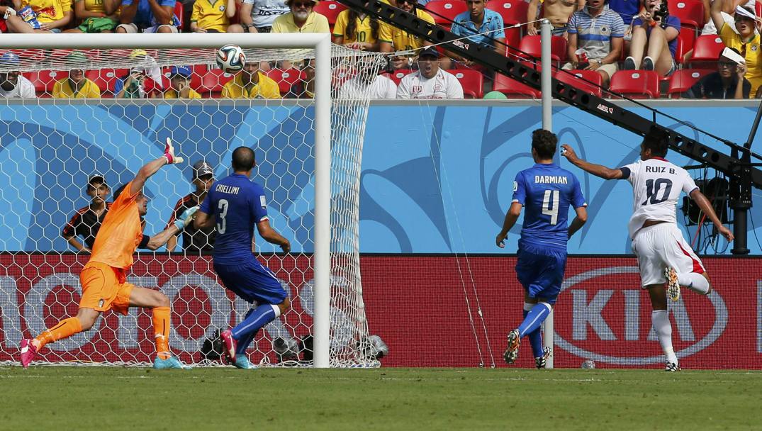 Il gol visto da altra angolazione. Reuters